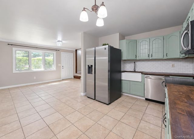 1065 Udall Road, Bay Shore, NY 11706
