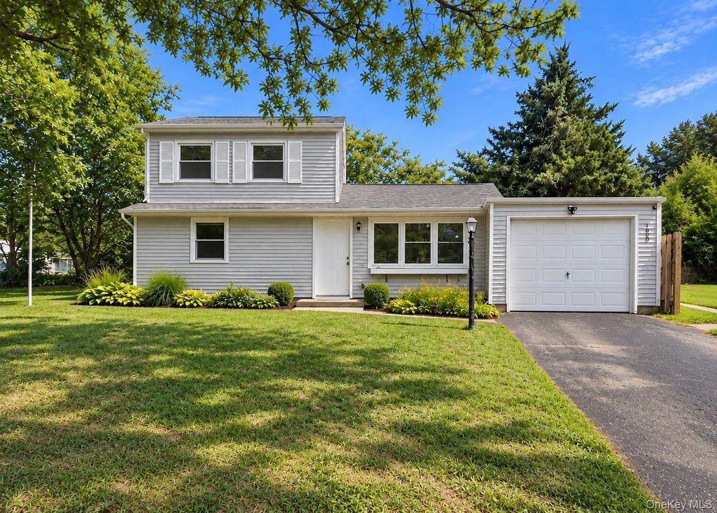 1065 Udall Road, Bay Shore, NY 11706 — exterior