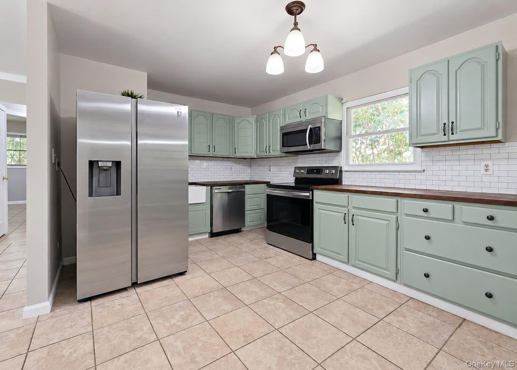 1065 Udall Road, Bay Shore, NY 11706 — photo 2