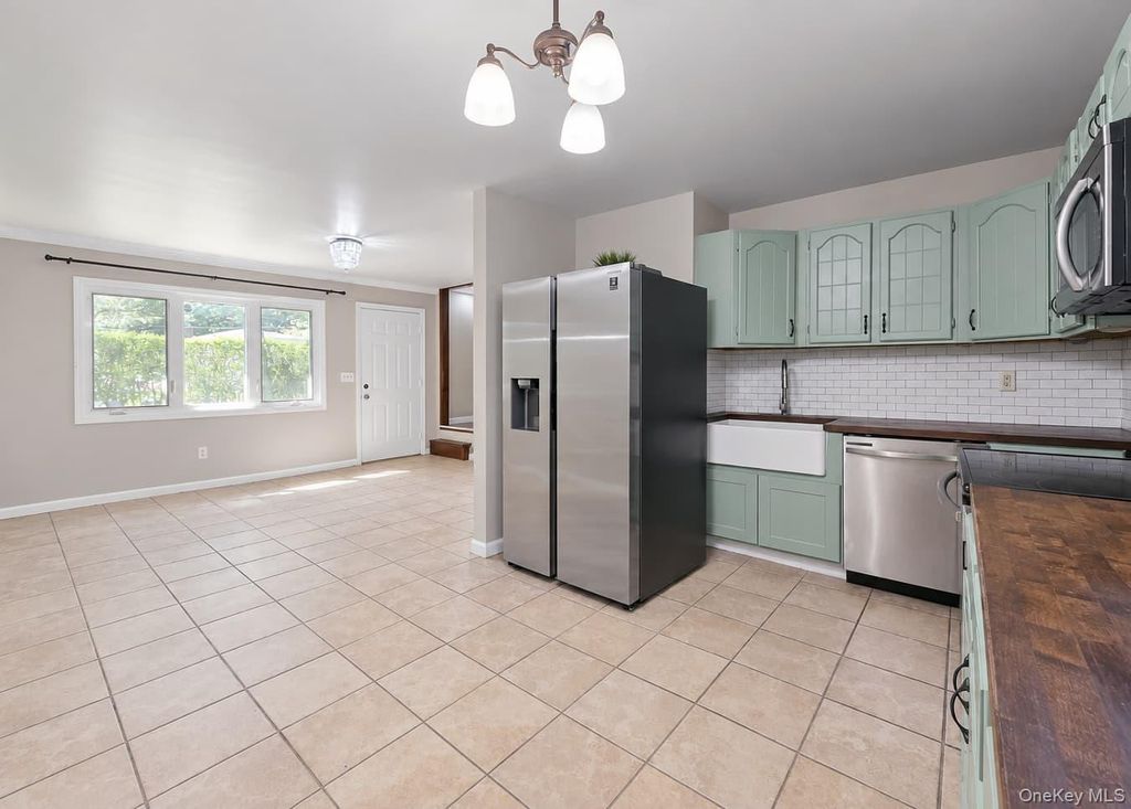 1065 Udall Road, Bay Shore, NY 11706 — photo 3