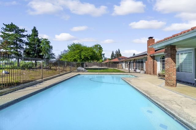 2436 Trevor Court, Madera, CA 93637