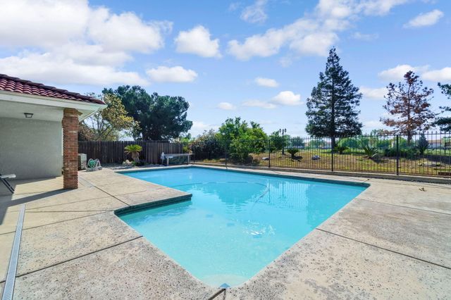 2436 Trevor Court, Madera, CA 93637