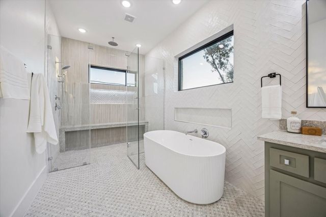 431 W 30th Street, Houston, TX 77018