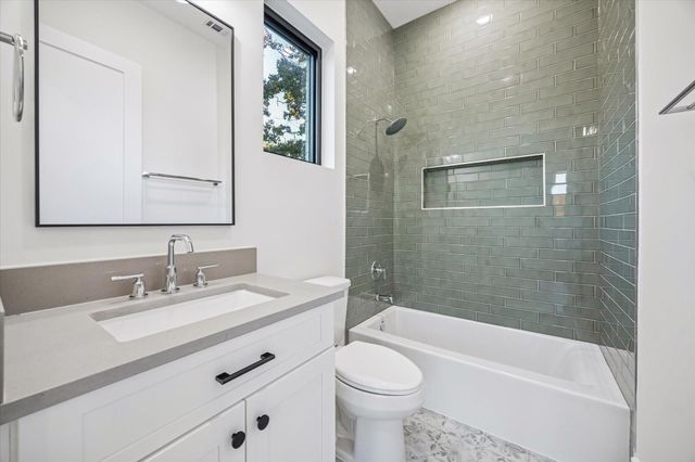 431 W 30th Street, Houston, TX 77018