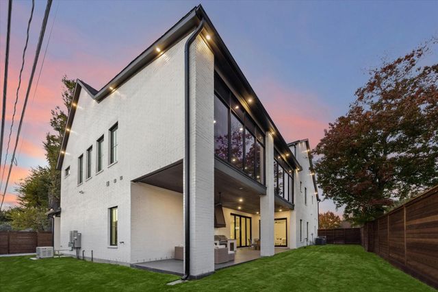 431 W 30th Street, Houston, TX 77018