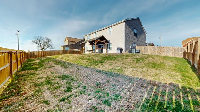 1055 Middleton Ln, Gallatin, TN 37066