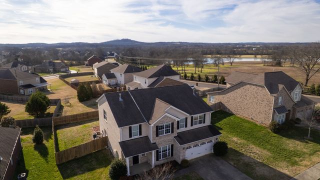 1055 Middleton Ln, Gallatin, TN 37066