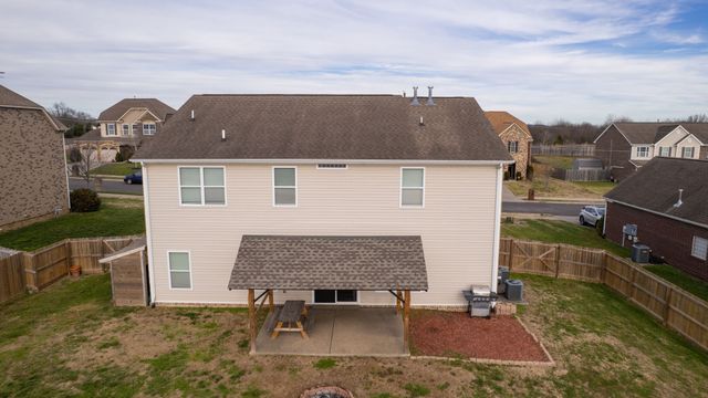 1055 Middleton Ln, Gallatin, TN 37066