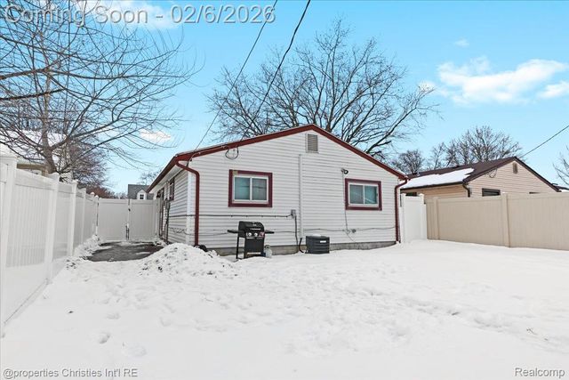 26131 Amherst Street, Dearborn Heights, MI 48125