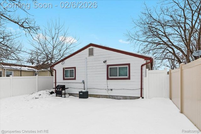 26131 Amherst Street, Dearborn Heights, MI 48125