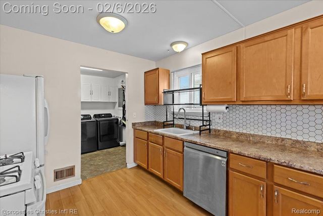 26131 Amherst Street, Dearborn Heights, MI 48125