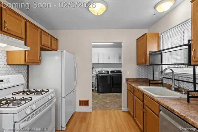 26131 Amherst Street, Dearborn Heights, MI 48125