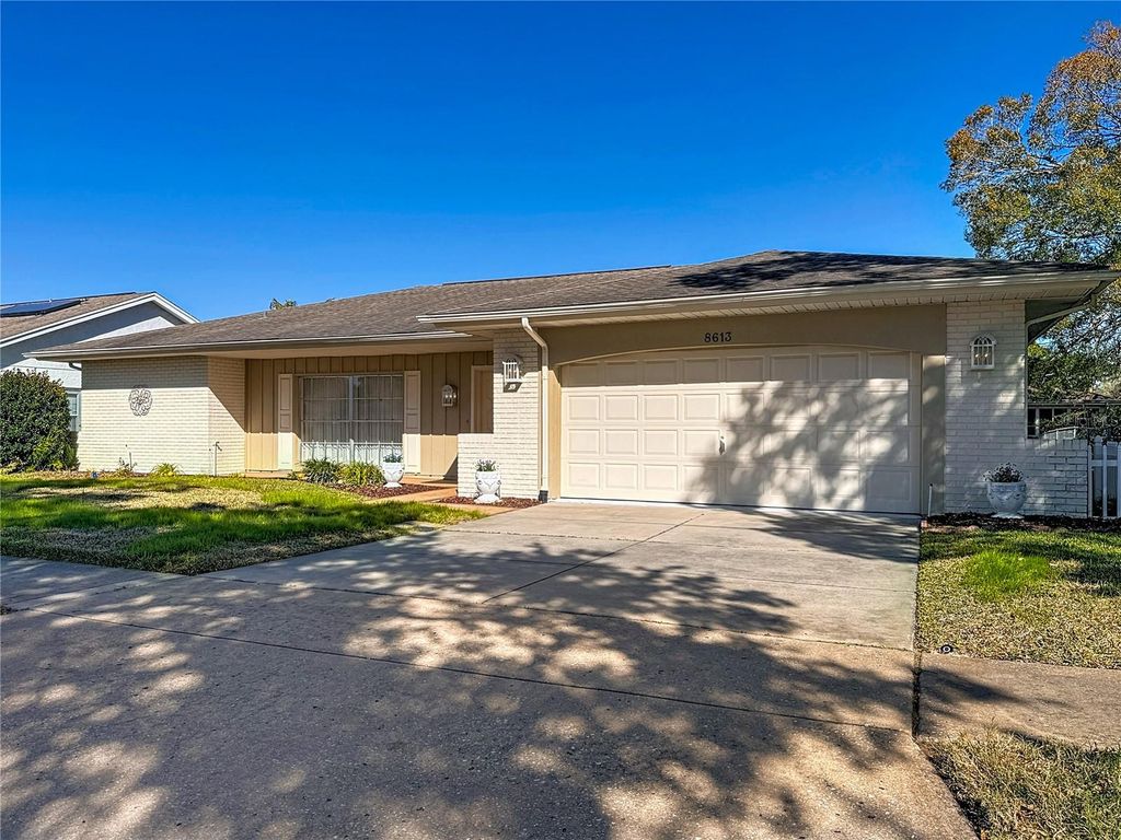 Image 3 of property listing at 8613 STONEHEDGE WAY, Hudson, FL 34667