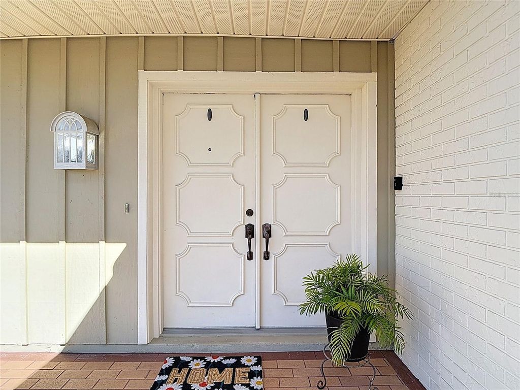 Image 6 of property listing at 8613 STONEHEDGE WAY, Hudson, FL 34667