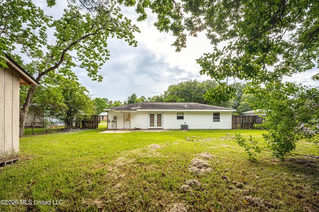 2840 Gardendale Avenue, Gautier, MS 39553