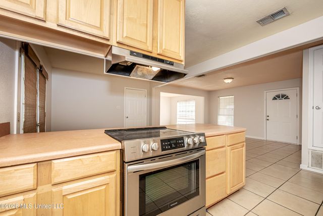 2840 Gardendale Avenue, Gautier, MS 39553