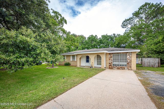 2840 Gardendale Avenue, Gautier, MS 39553