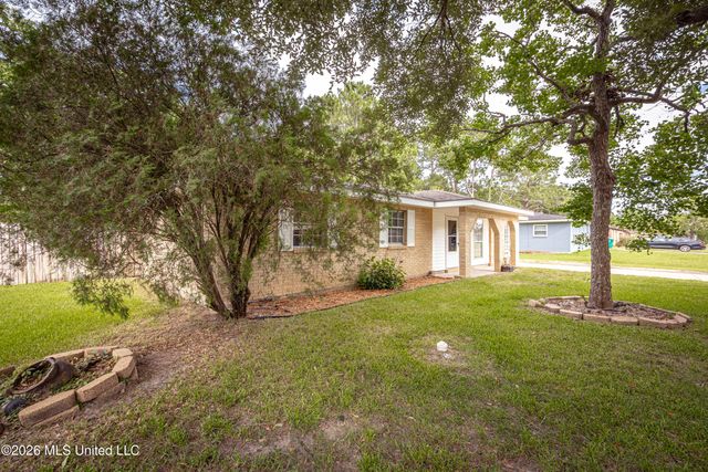2840 Gardendale Avenue, Gautier, MS 39553