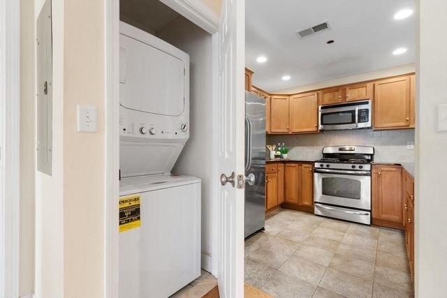 120 Wyllis Ave 217, Everett, MA 02149