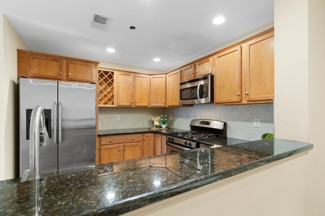 120 Wyllis Ave 217, Everett, MA 02149