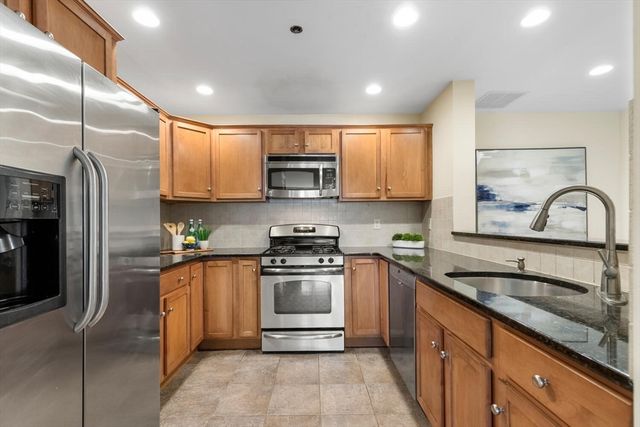 120 Wyllis Ave 217, Everett, MA 02149