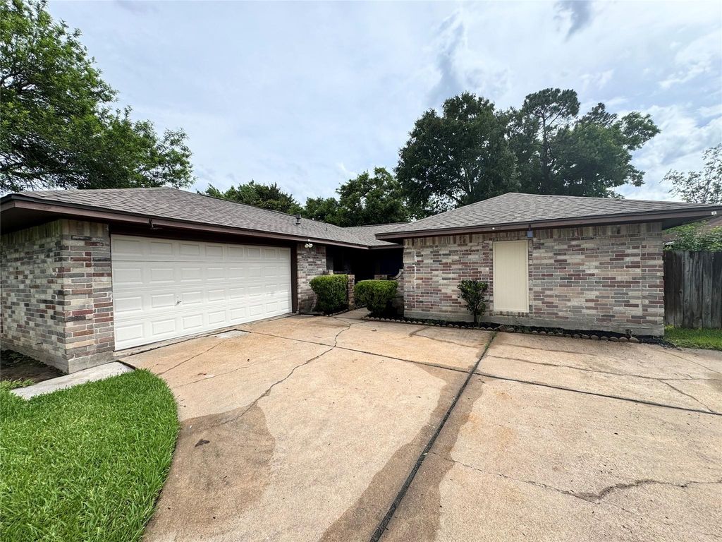 10415 Sageburrow Drive, Houston, TX 77089