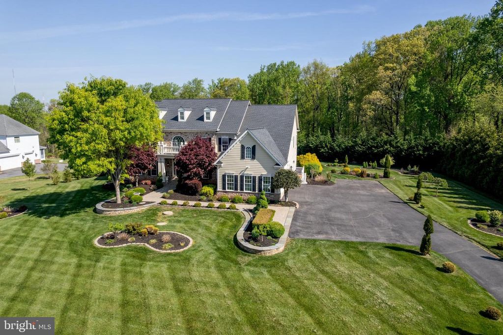 Image 1 of property listing at 3927 BRIAR KNOLL CIR, Phoenix, MD 21131