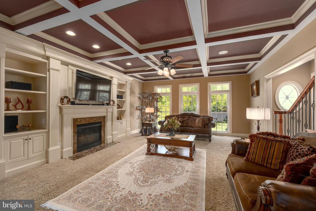 Image 12 of property listing at 3927 BRIAR KNOLL CIR, Phoenix, MD 21131