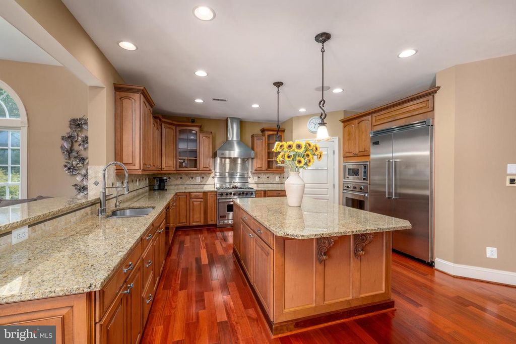 Image 14 of property listing at 3927 BRIAR KNOLL CIR, Phoenix, MD 21131