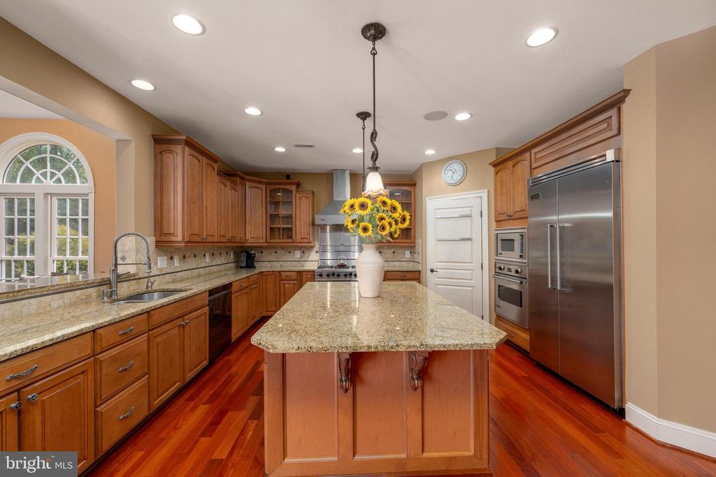 Image 15 of property listing at 3927 BRIAR KNOLL CIR, Phoenix, MD 21131