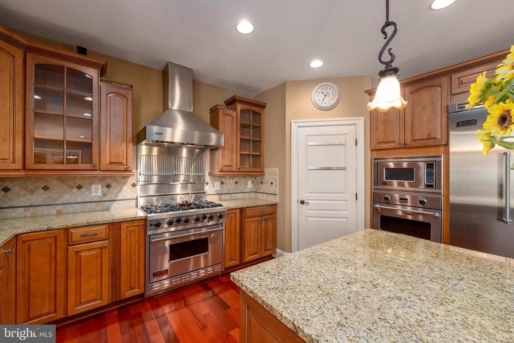 Image 17 of property listing at 3927 BRIAR KNOLL CIR, Phoenix, MD 21131