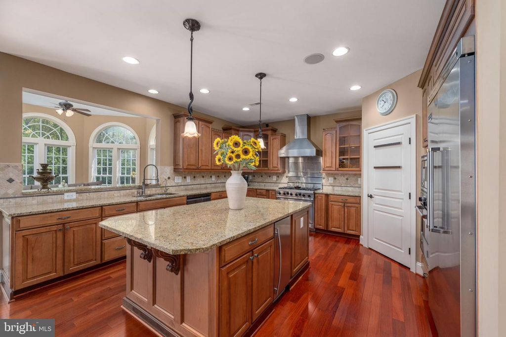 Image 18 of property listing at 3927 BRIAR KNOLL CIR, Phoenix, MD 21131