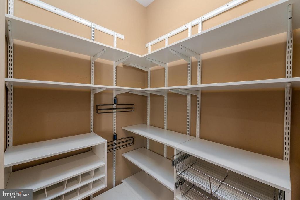 Image 19 of property listing at 3927 BRIAR KNOLL CIR, Phoenix, MD 21131