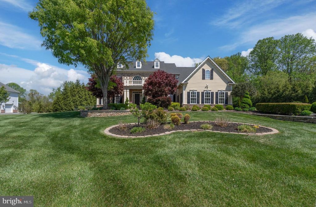 Image 2 of property listing at 3927 BRIAR KNOLL CIR, Phoenix, MD 21131