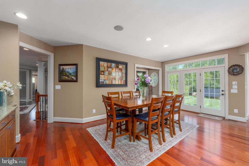 Image 21 of property listing at 3927 BRIAR KNOLL CIR, Phoenix, MD 21131