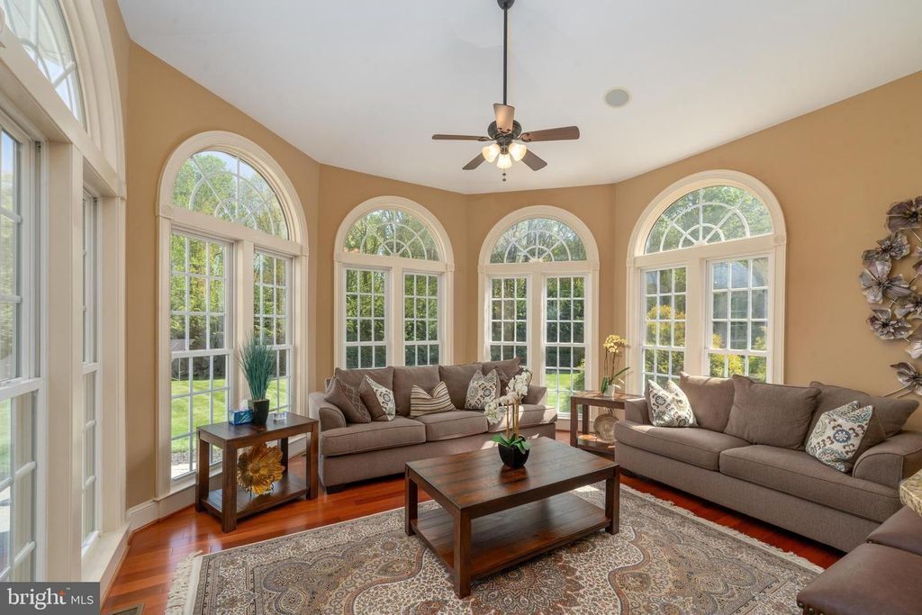 Image 22 of property listing at 3927 BRIAR KNOLL CIR, Phoenix, MD 21131