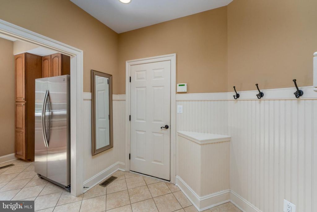 Image 23 of property listing at 3927 BRIAR KNOLL CIR, Phoenix, MD 21131