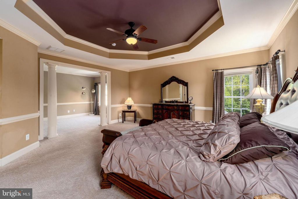 Image 27 of property listing at 3927 BRIAR KNOLL CIR, Phoenix, MD 21131