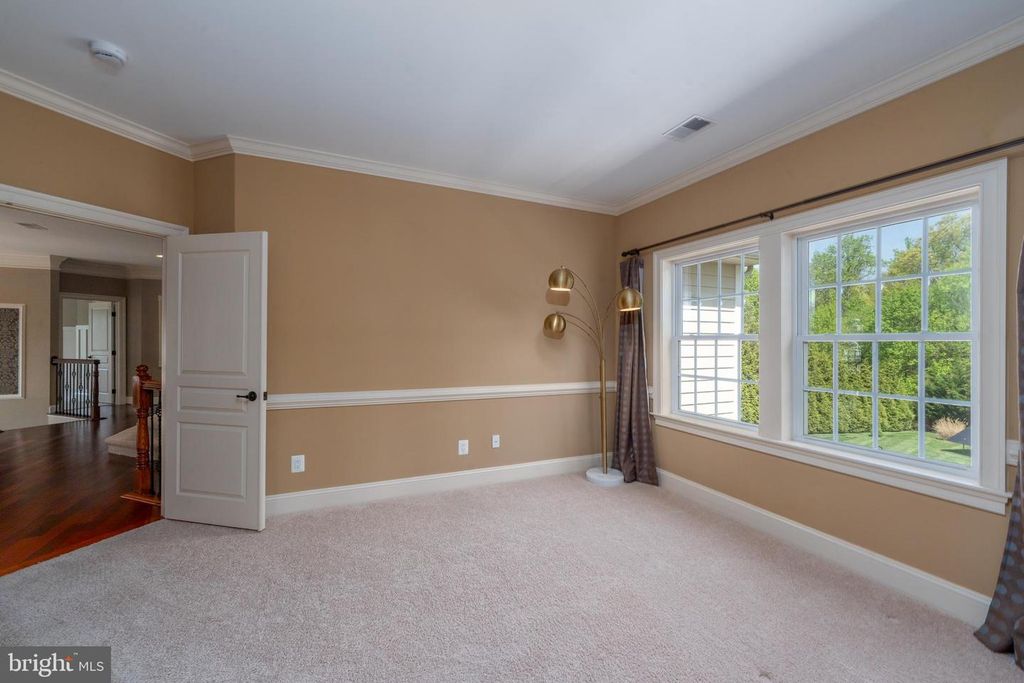 Image 28 of property listing at 3927 BRIAR KNOLL CIR, Phoenix, MD 21131