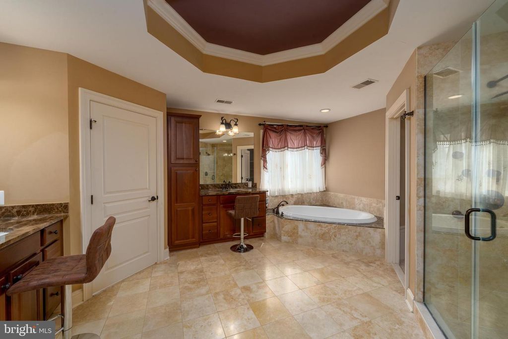 Image 29 of property listing at 3927 BRIAR KNOLL CIR, Phoenix, MD 21131