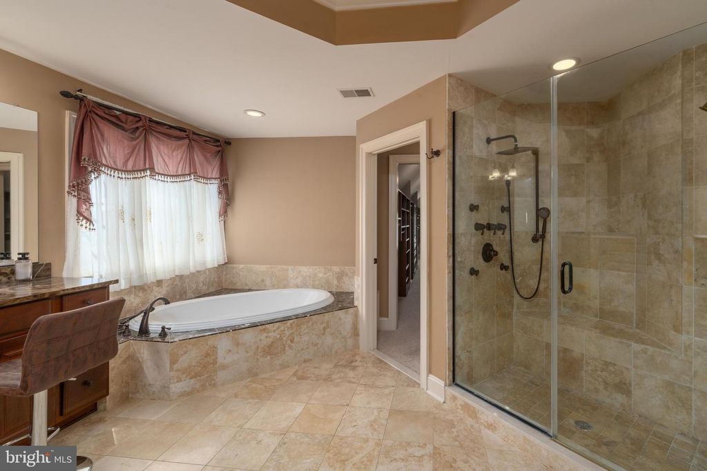 Image 30 of property listing at 3927 BRIAR KNOLL CIR, Phoenix, MD 21131