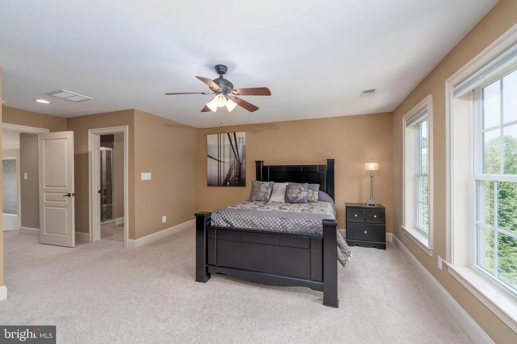 Image 32 of property listing at 3927 BRIAR KNOLL CIR, Phoenix, MD 21131