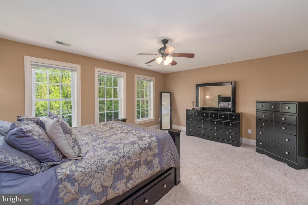 Image 33 of property listing at 3927 BRIAR KNOLL CIR, Phoenix, MD 21131