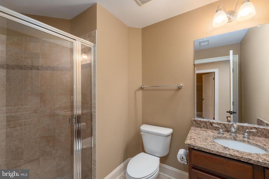 Image 34 of property listing at 3927 BRIAR KNOLL CIR, Phoenix, MD 21131