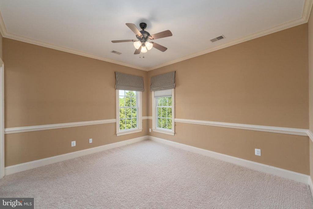 Image 35 of property listing at 3927 BRIAR KNOLL CIR, Phoenix, MD 21131