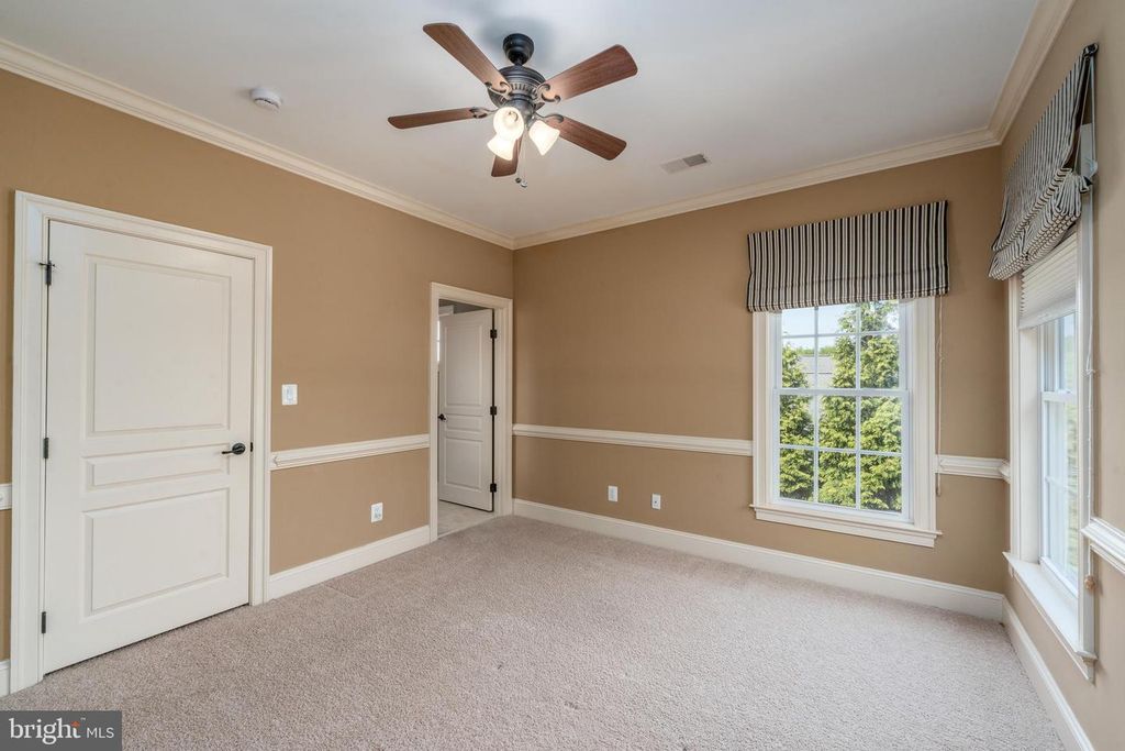 Image 36 of property listing at 3927 BRIAR KNOLL CIR, Phoenix, MD 21131