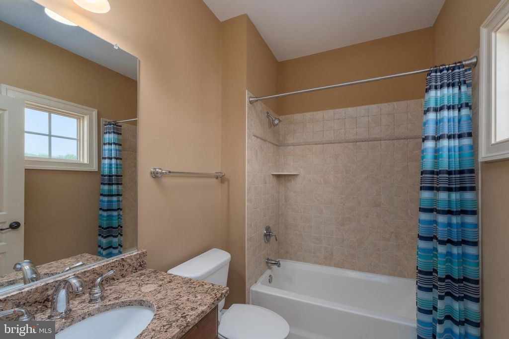 Image 37 of property listing at 3927 BRIAR KNOLL CIR, Phoenix, MD 21131