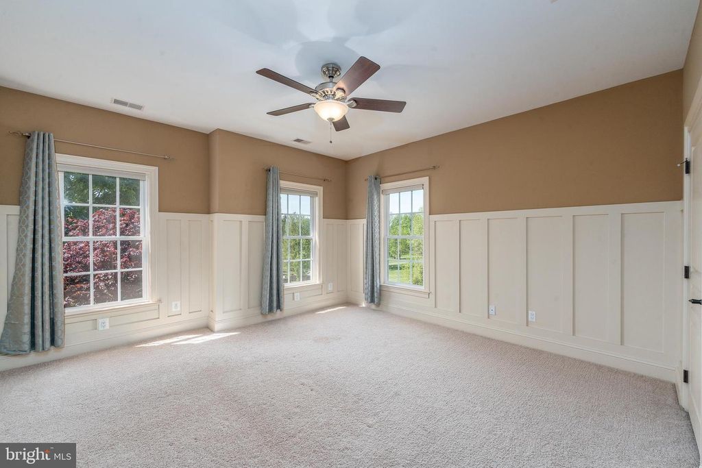 Image 38 of property listing at 3927 BRIAR KNOLL CIR, Phoenix, MD 21131