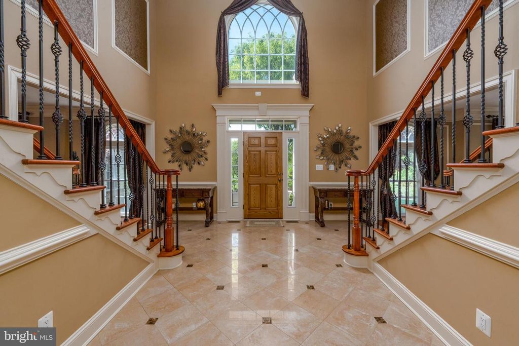 Image 4 of property listing at 3927 BRIAR KNOLL CIR, Phoenix, MD 21131