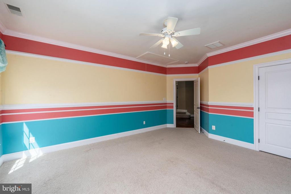 Image 41 of property listing at 3927 BRIAR KNOLL CIR, Phoenix, MD 21131